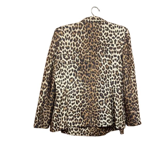 Striking All Silk Maggy London Leopard Print 2-Piece Suit. 10 - Picture 3 of 5